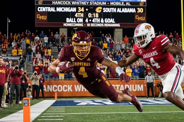 Illustration for the news story: Central Michigan Scores With 18 Seconds Left to Beat South Alabama 34-30 at Homecoming