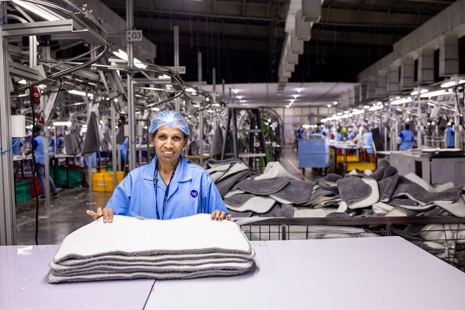 Aircraft manufacturing facility representing Airbus's Mobile A320 assembly line