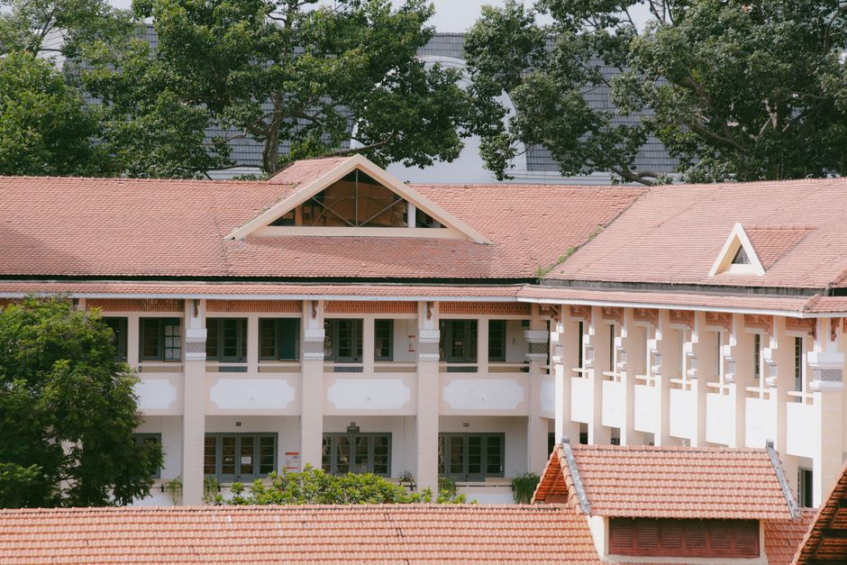 Private school campus building representing Bayside Academy in Daphne