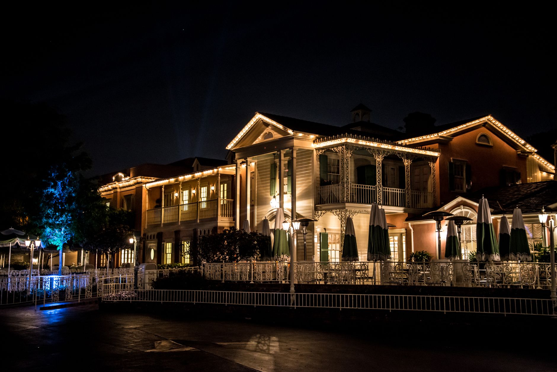 An elegant historic Southern home at dusk