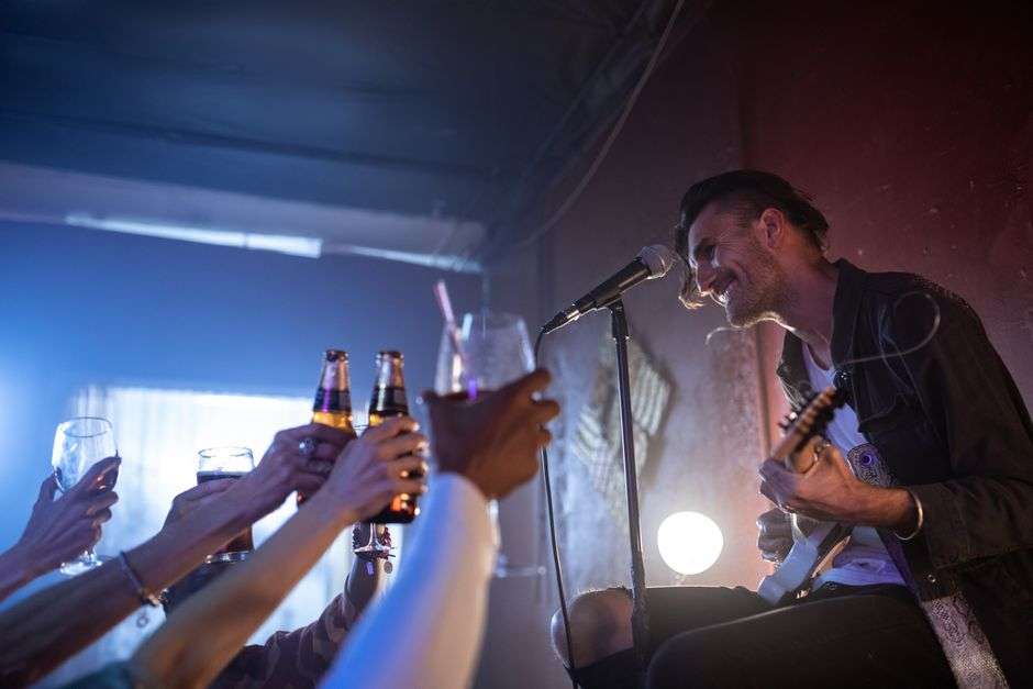 A live band performs for a crowd of diners at a barbecue restaurant