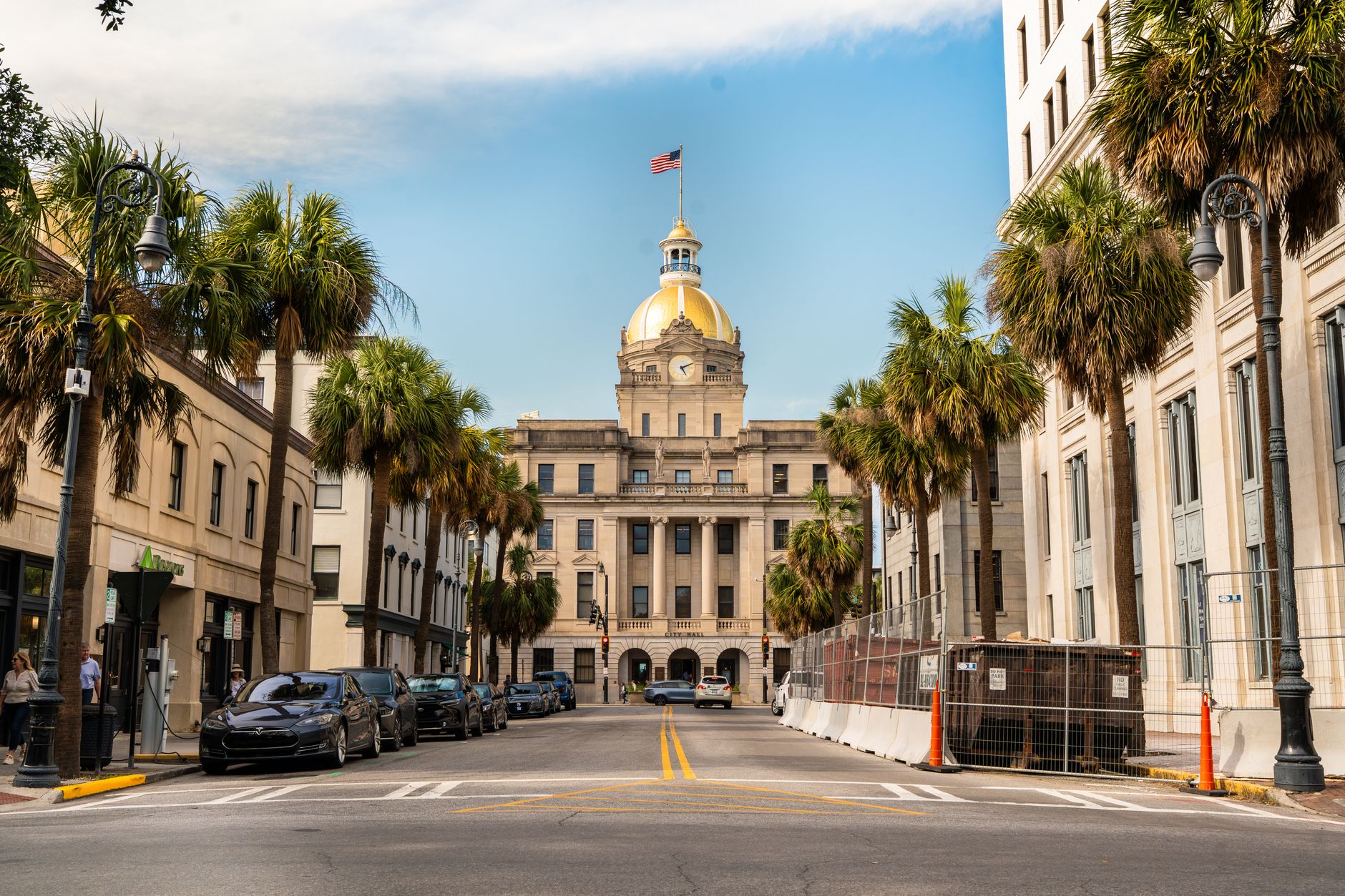 A municipal government building representing city hall in a southern city