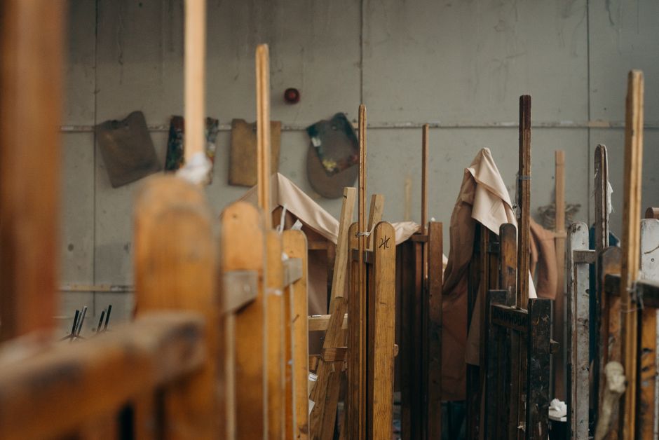 Vintage painting studio scene representing Mobile artist Roderick D. MacKenzie's work