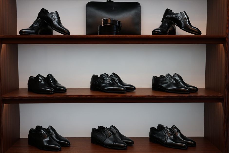 Open-shelf shoe store display similar to Shoe Station's self-service concept