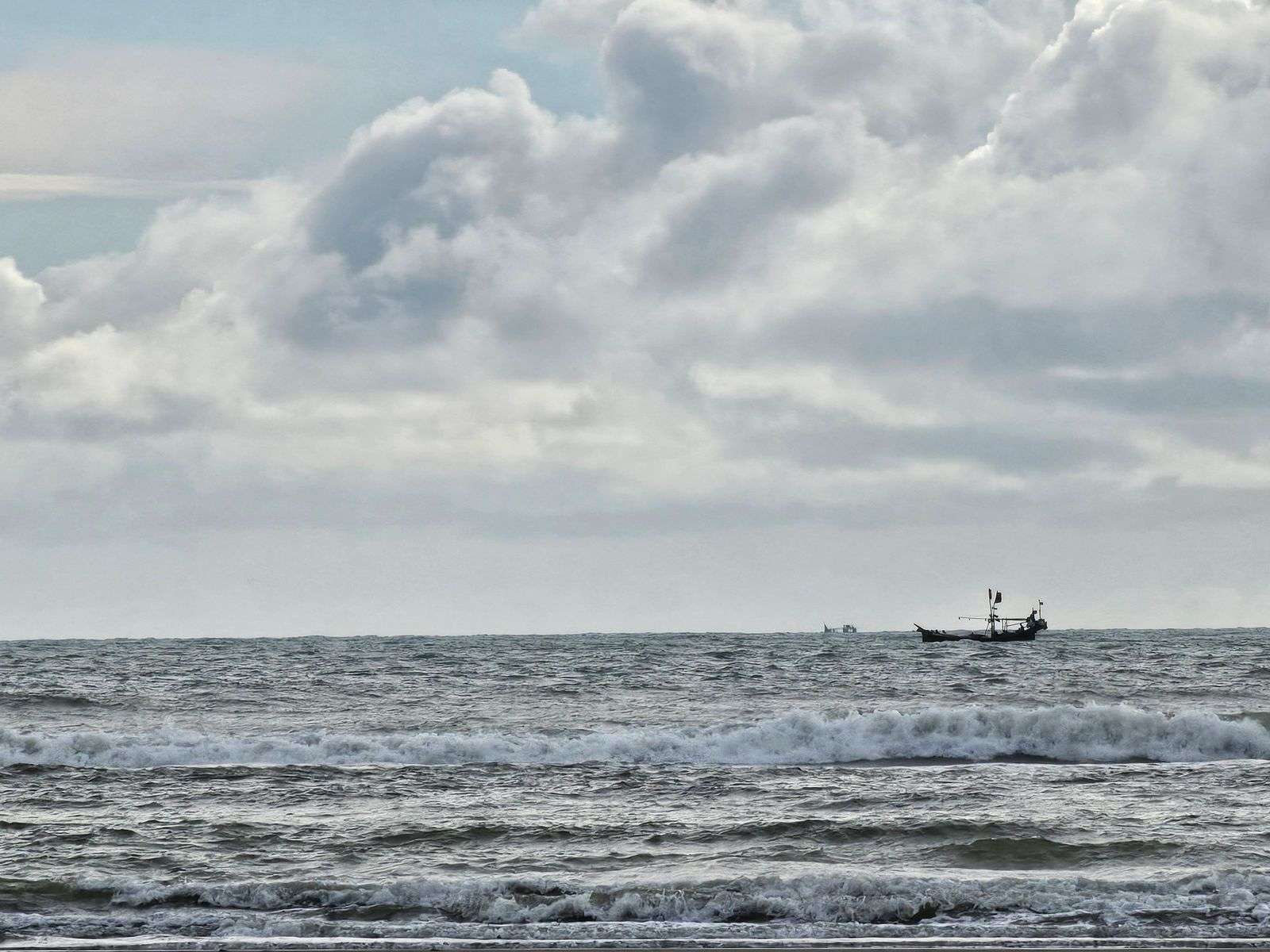 Choppy waves on a coastal bay under gray skies during a small craft advisory