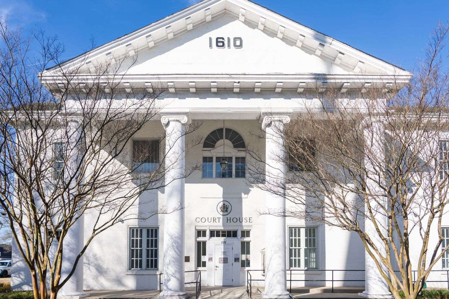 Exterior of an Alabama courthouse