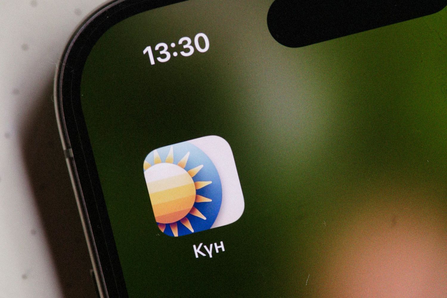 A phone displaying weather information for Dauphin Island