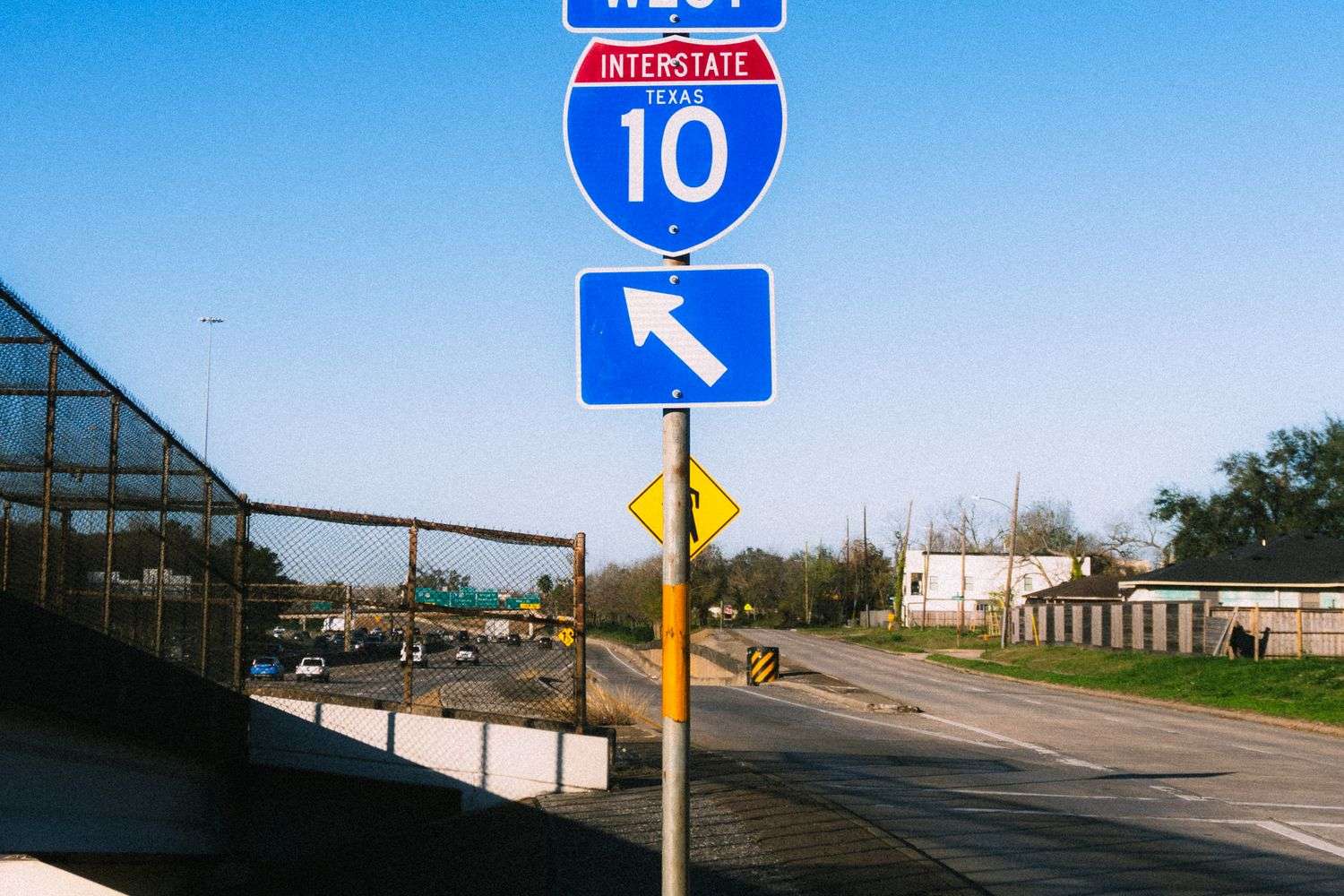 Rural stretch of Interstate 10 near the Alabama-Mississippi state line