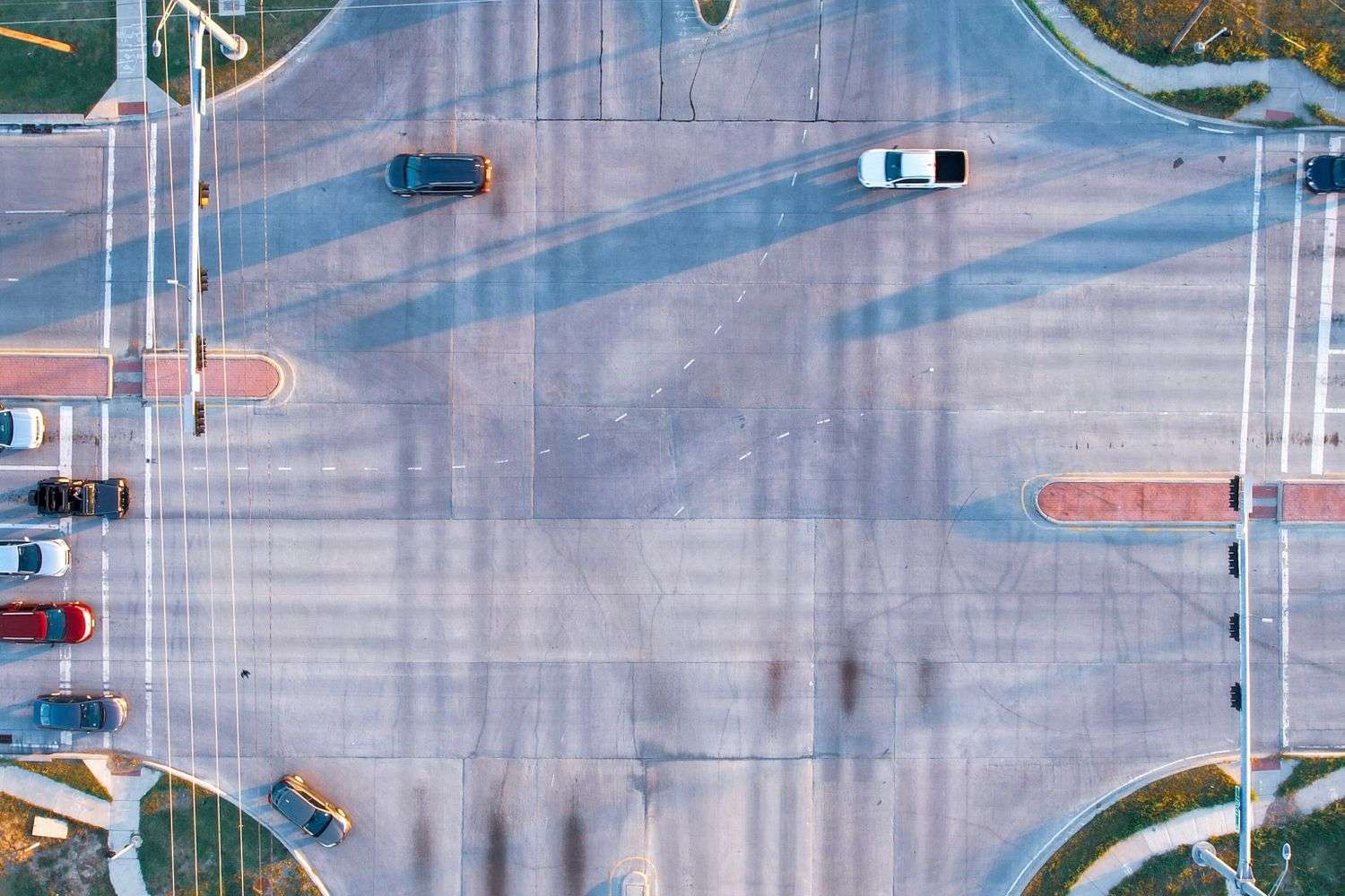A street intersection with traffic in Mobile, Alabama