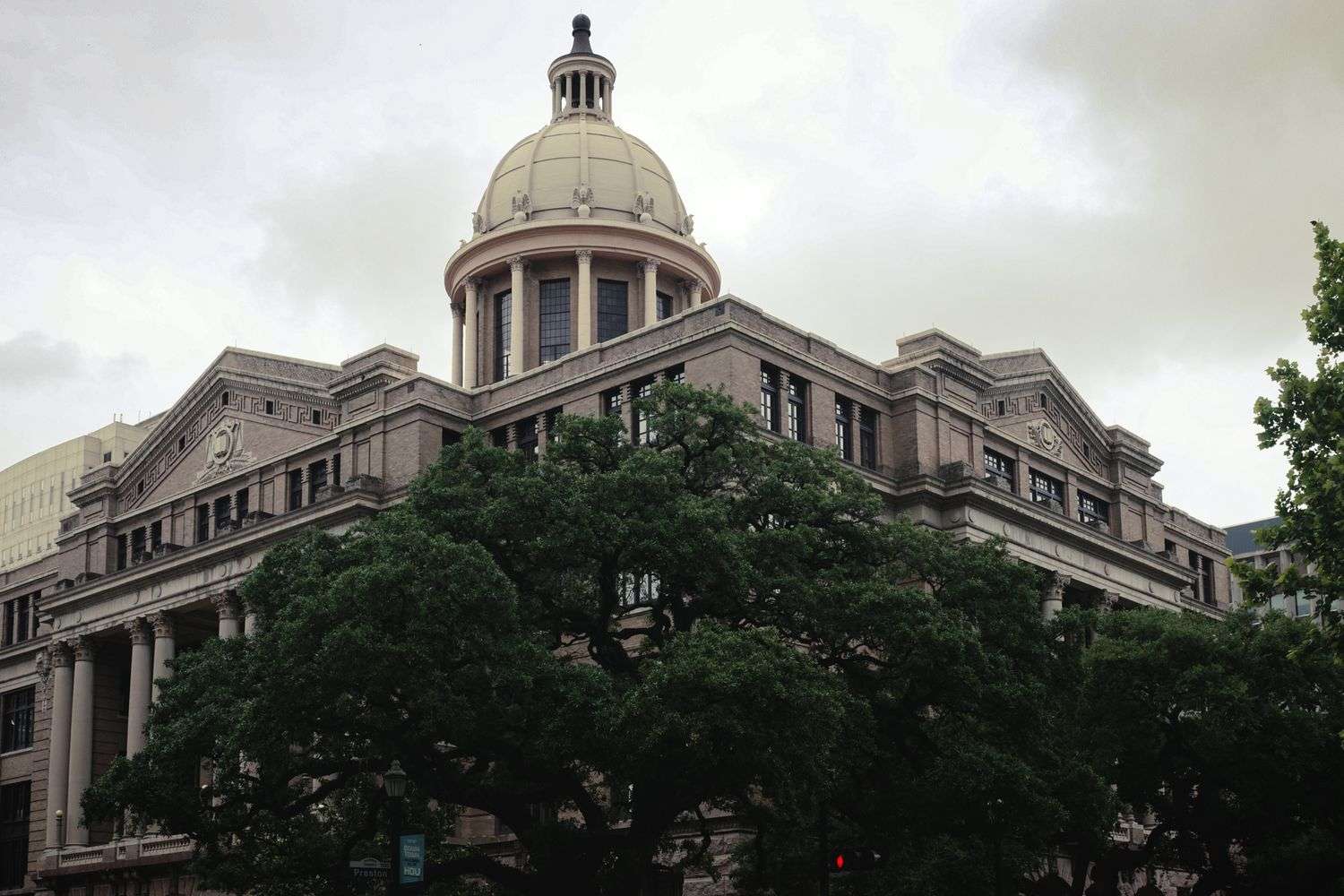 Exterior of a stone government courthouse building in Mobile, Alabama