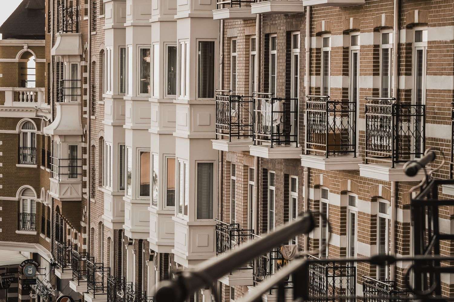 An apartment complex neighborhood in Mobile, Alabama