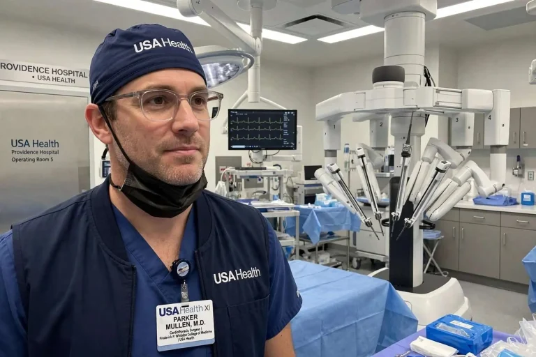 Illustration for the news story: USA Health Surgeon Completes First-in-Area Robotic Heart Procedure