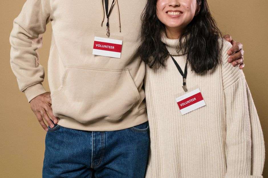 Volunteers working together at a community charity event