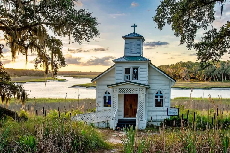 Illustration for the news story: A Country Church, a Camera and a Club Win: Margret Hildreth Takes the August Title