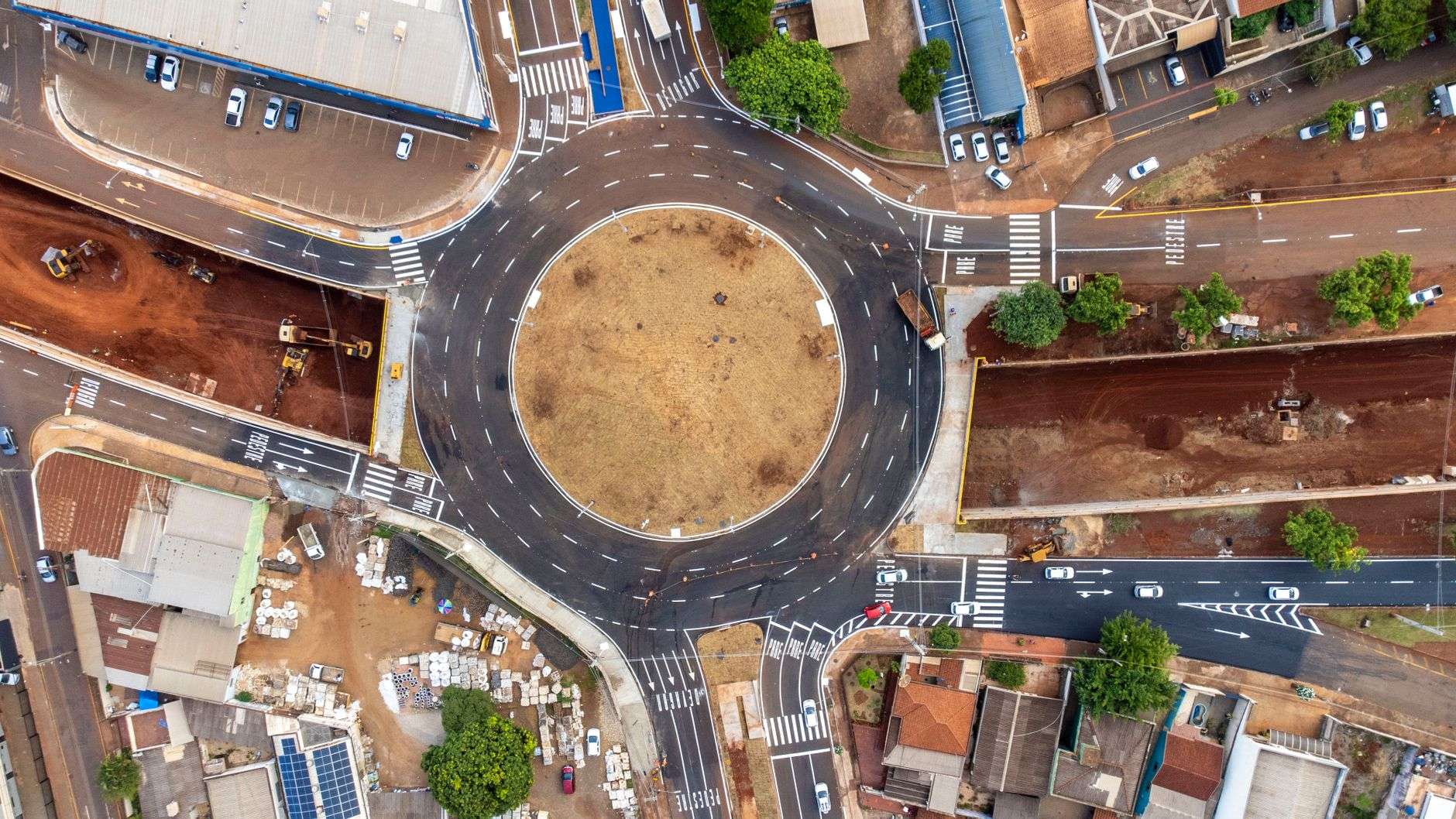 Roadway construction zone with traffic control devices